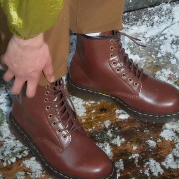 Dr. Martens - Vegan 1460 Brown Norfolk Brown Borg Fleece -Women Sz 10/Men Sz 9 - Picture 2 of 13